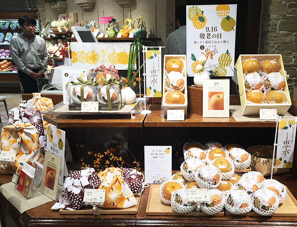 敬老の日のプレゼントとしての恵水を提案(都内百貨店でのフェア)