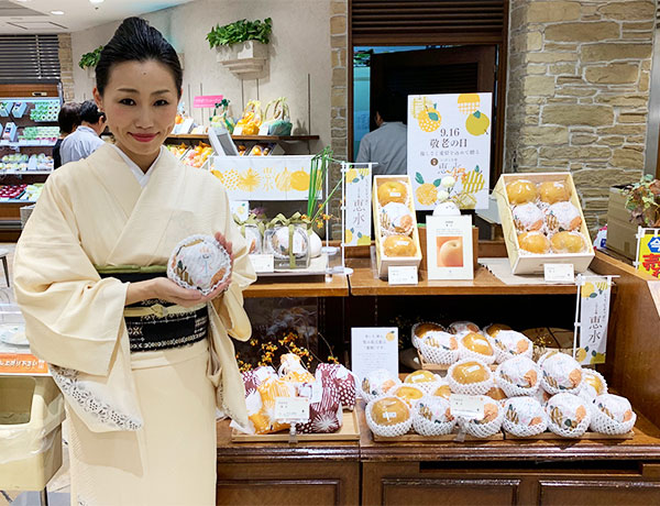 敬老の日のプレゼントとしての恵水を提案(都内百貨店でのフェア)