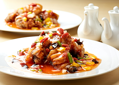 「凍結コイフィレ」を使う料理人 コイの甘酢薬膳あんかけ