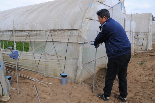 ハウスの開け閉め