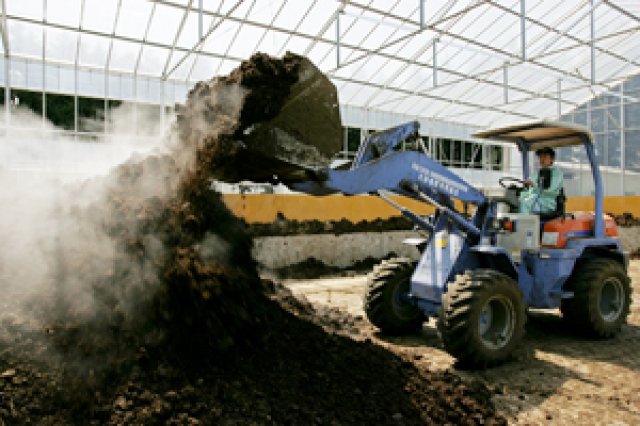 まずは土作りから！1