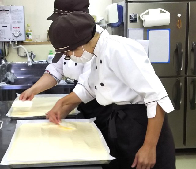 ケーキ作り風景