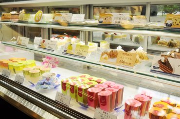 亀じるし本店　ケーキケース