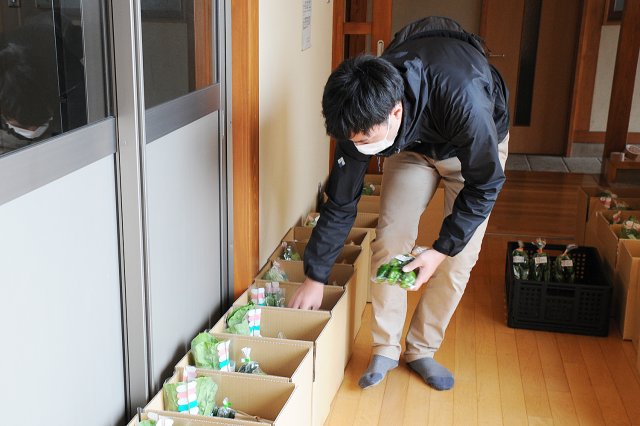 イベントの準備をするメンバー