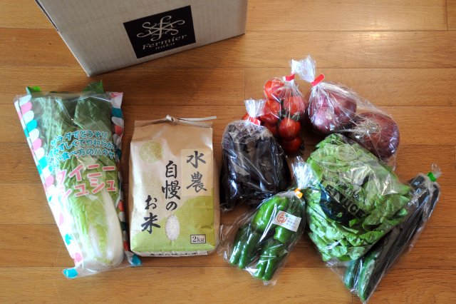 この日は水戸農業高校の生徒が作ったお米も入ったBOXのほか、おにぎりやフィナンシェの予約販売もしていました。