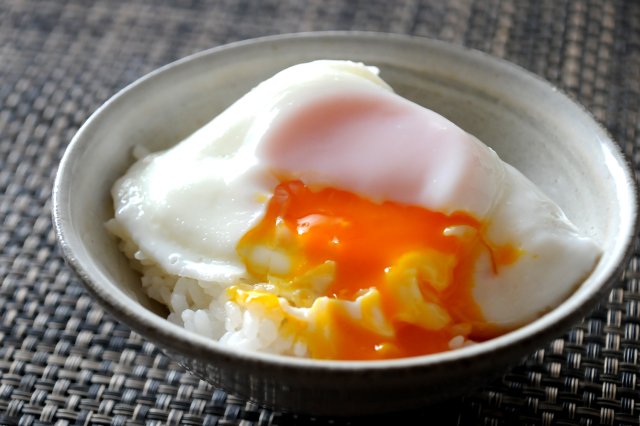 黄味自慢の目玉焼きごはん