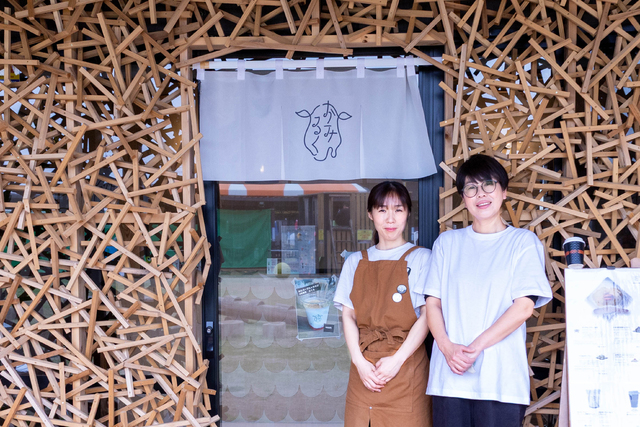 毎月ユニークなスイーツの味を提案する「おみるく」の皆さん 