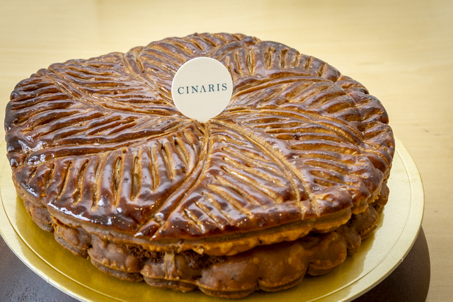 パイ生地に、茨城県産のゆめかおり小麦粉を使用して焼き上げている「焼き芋のガレット」