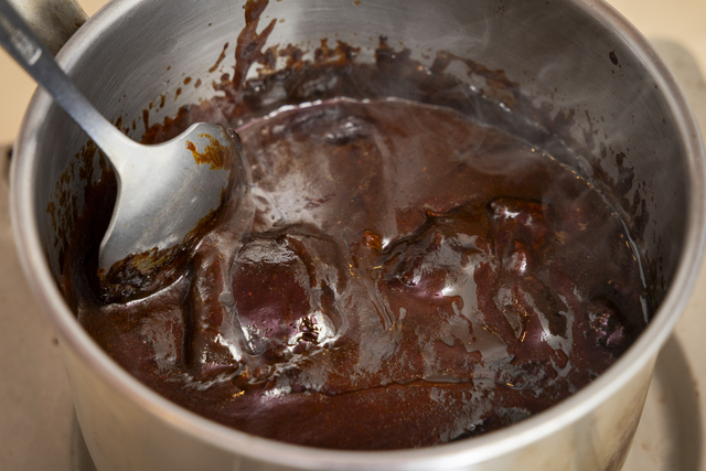 プロの火入れがなせる技。極限まで煮込んでも崩れない、ホロリと崩れる柔らかなブリスケット