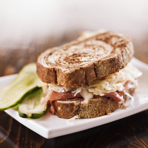 キャベツと生ハムのサンドイッチ