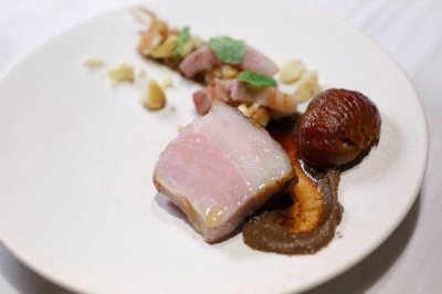 「アグー豚の炭火焼 飯沼栗のキャンティ風ロースト」