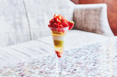 「いばらキッスとピスタチオのパフェ」 3,200円(税込)