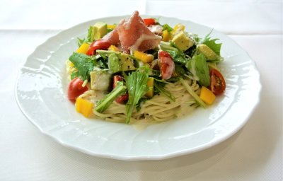 水菜と生ハムの#いばらきシーザーサラダ麺