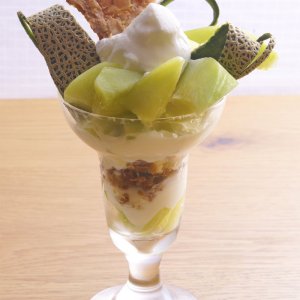 茨城県アンテナショップのカフェでいばらきメロンのスイーツメニューを提供しています！