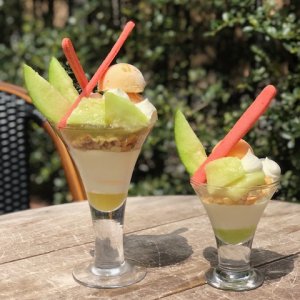 【5/1(日)～6月末頃】SPROUT Café さくら坂(アークヒルズアネックス)にてイバラキングのメロンパフェ・メロンのショートケーキを販売中！